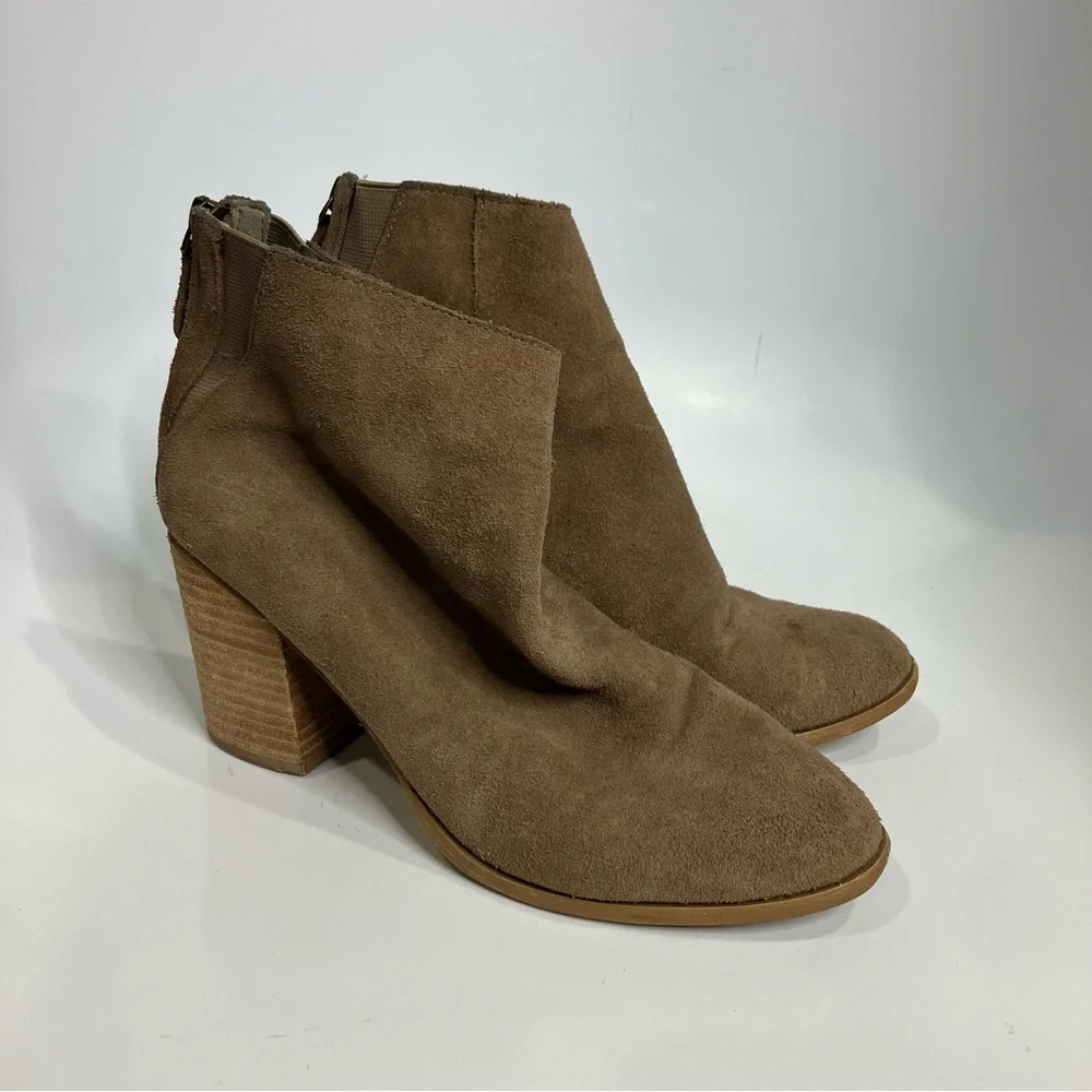 Urban outfitters tan suede ankle boots women’s size 9 business casual minimalist